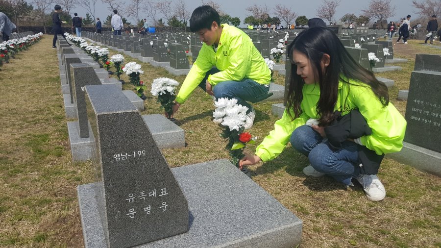 대학생꽃꽂기3.jpg